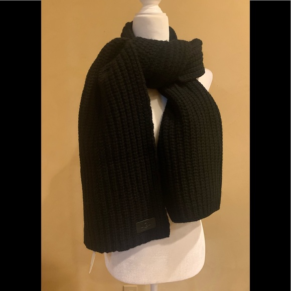 UGG Accessories - UGG Chunky Knit Scarf NWT